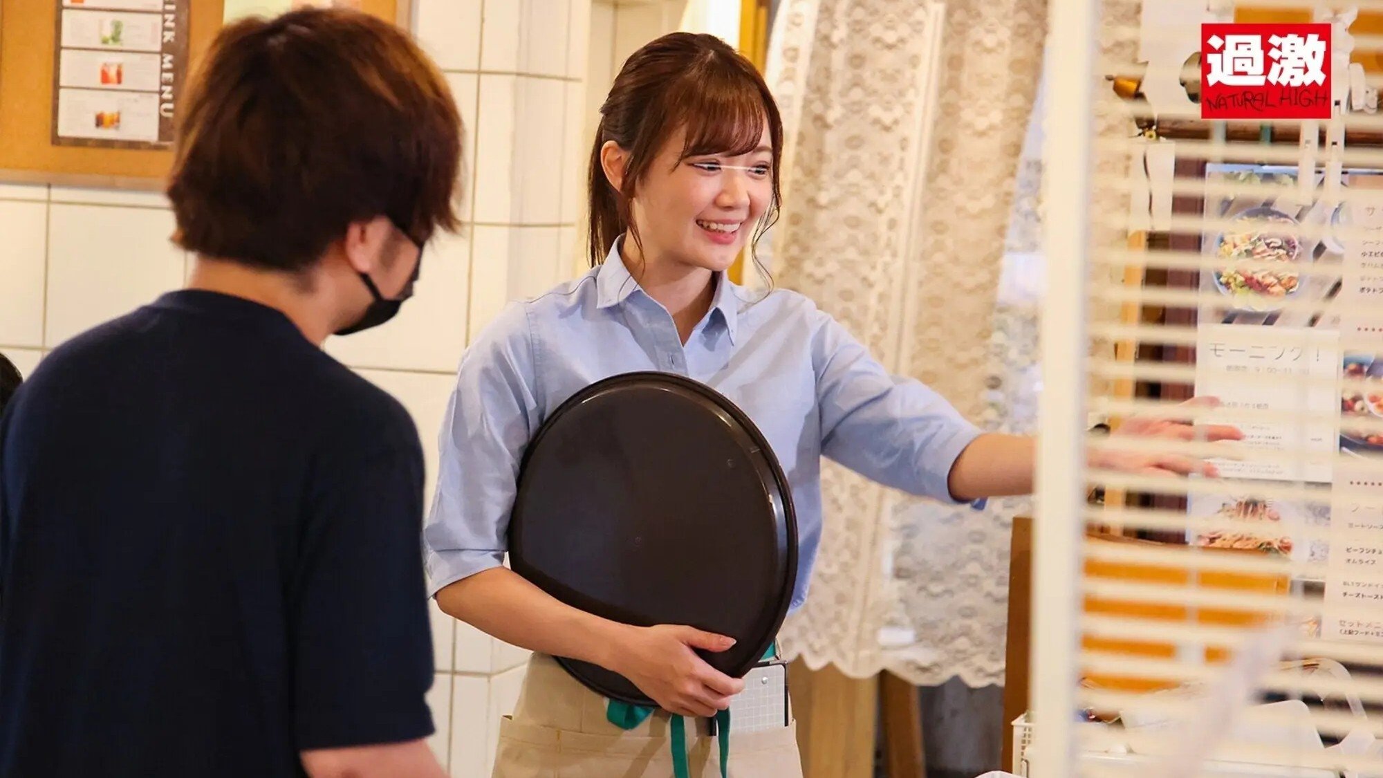 カフェ娘連鎖痴漢5 営業中の店内でイキ堕ちた言いなり店員を利用する数珠つなぎ痴漢計画