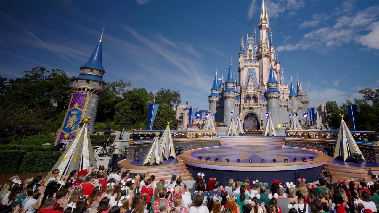 Disney Parks Magical Christmas Day Parade