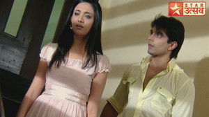 Riddhima Accidentally Hugs Armaan