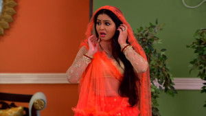 Vibhuti Gives Angoori a Present