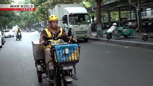 The "Voiceless Knights" Delivering Food: Chengdu, China