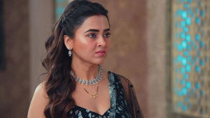 Prathna Catches Ananya