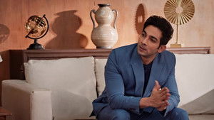 Hrithik Fails to Meet Manjuri