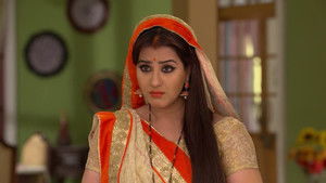 Manmohan and Vibhuti Dress As Thieves