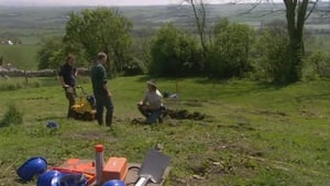 An Iron-Age Roundhouse and a Henge - Waddon, Dorset