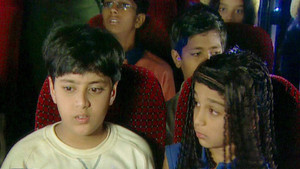 Gangsters Hijack The Bus!