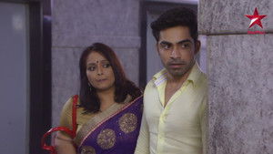 Sumit And Leela Steal Jewellery!