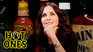 Courteney Cox Becomes Friends With Spicy Wings